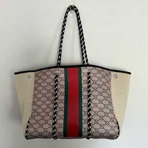 Neoprene bag with wristlet